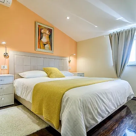 Captains House Villa *
